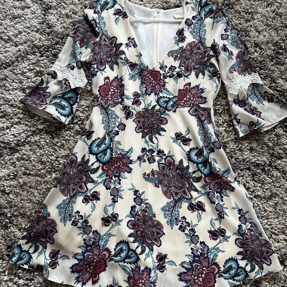 Floral bell sleeve Emory Park skater dress size small